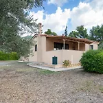 Hébergement de vacances House - με μεγάλο κήπο Nerotriviá