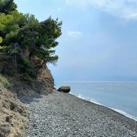 بيت للعطل House - με μεγάλο κήπο *